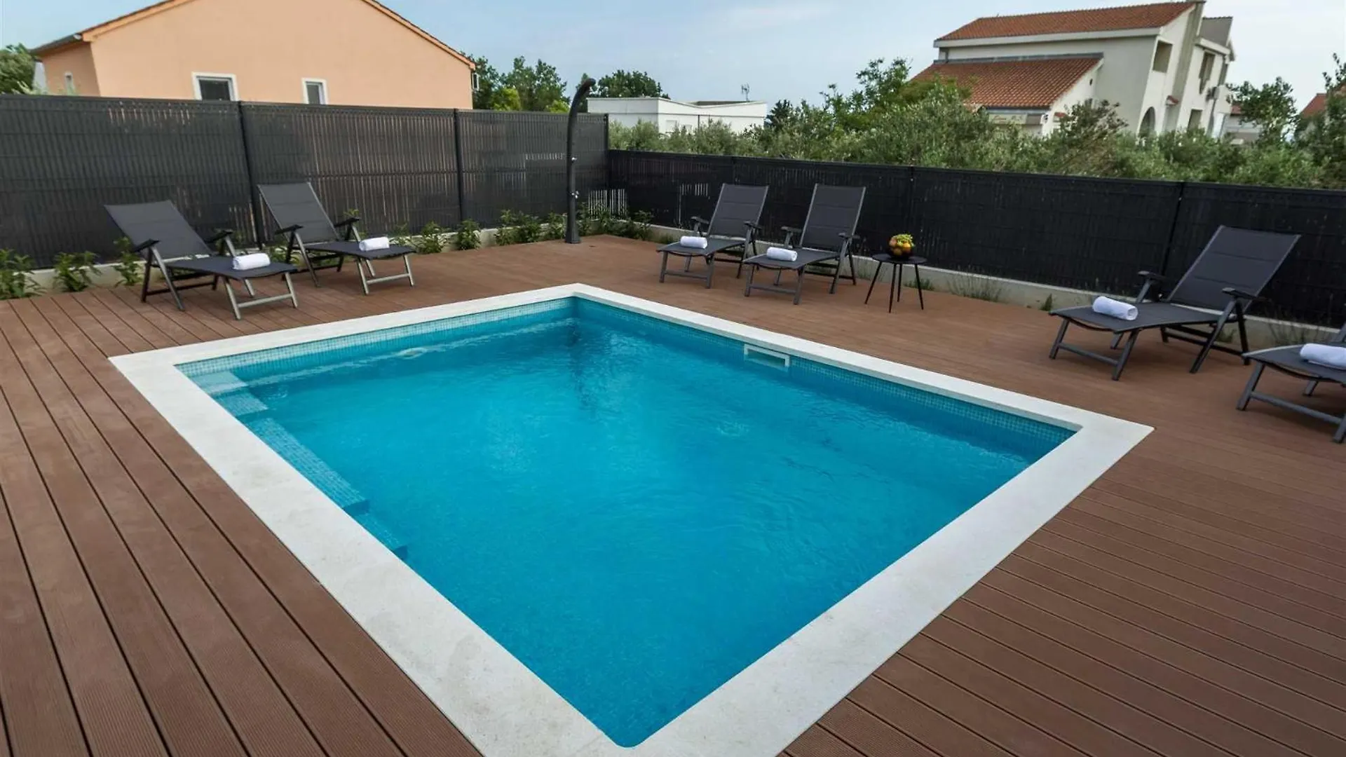 Villa Tuta With Heated Pool, Only 150 M From The Beach Pakostane