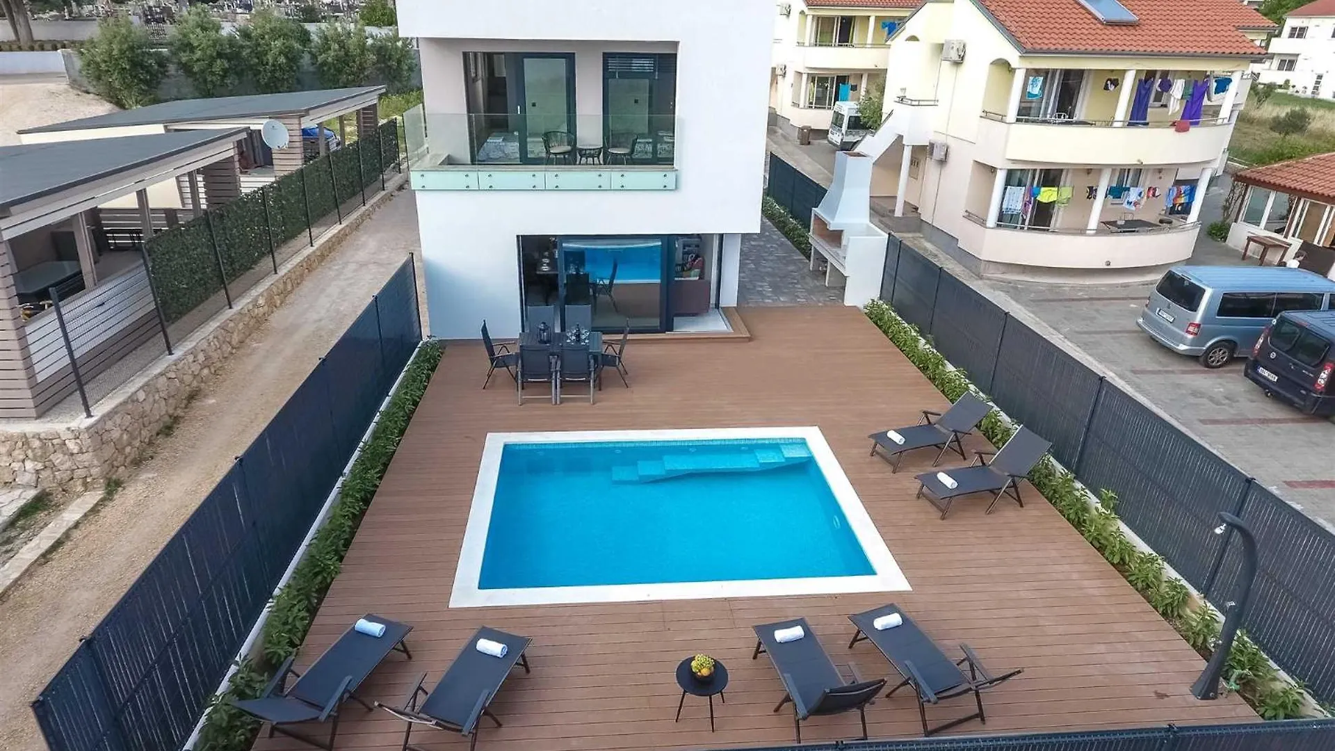 Villa Tuta With Heated Pool, Only 150 M From The Beach Pakostane
