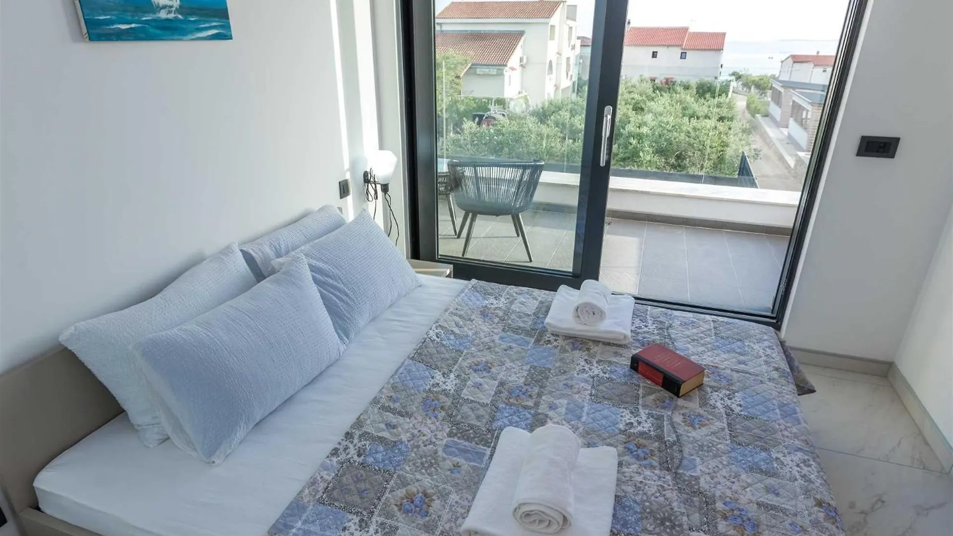 Villa Tuta With Heated Pool, Only 150 M From The Beach Pakostane