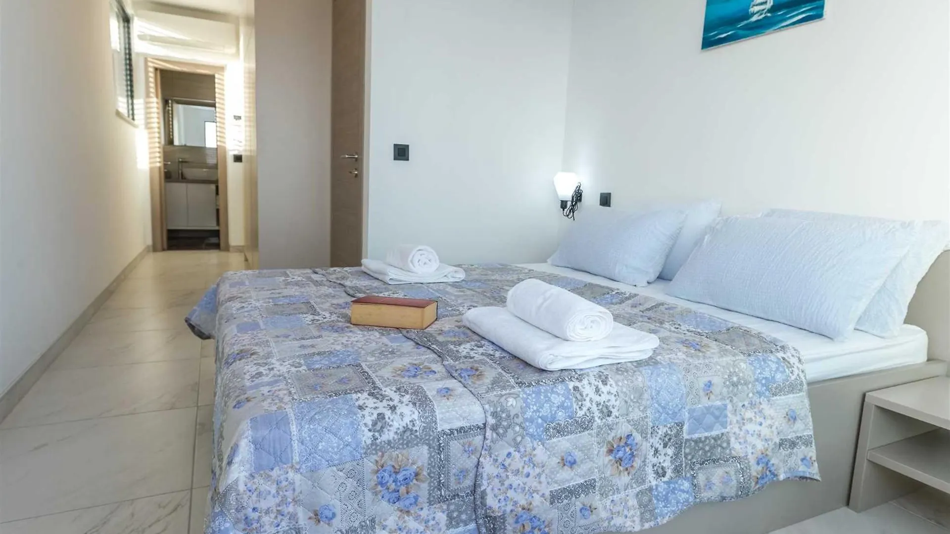 Villa Tuta With Heated Pool, Only 150 M From The Beach Pakostane