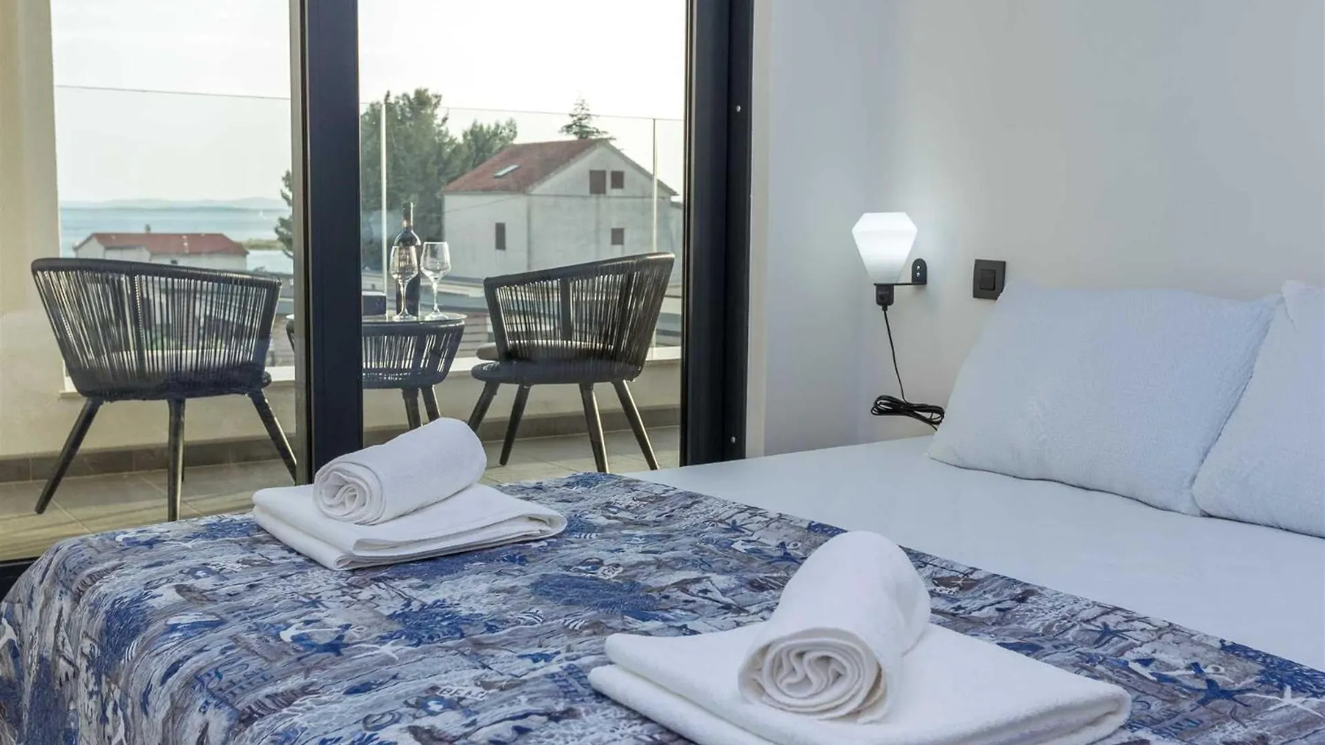 Villa Tuta With Heated Pool, Only 150 M From The Beach Pakostane