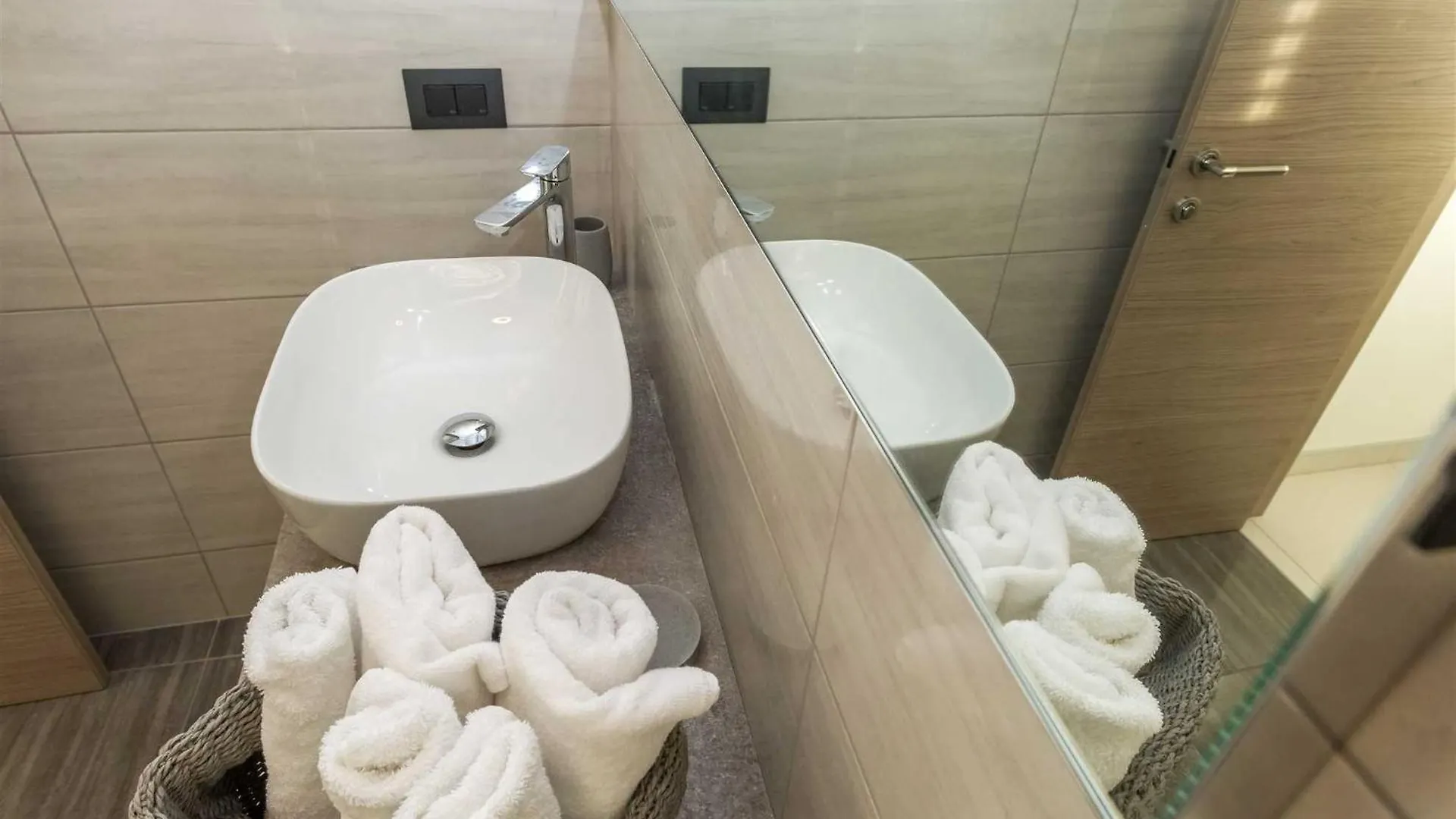 Villa Tuta With Heated Pool, Only 150 M From The Beach Pakostane Croatia