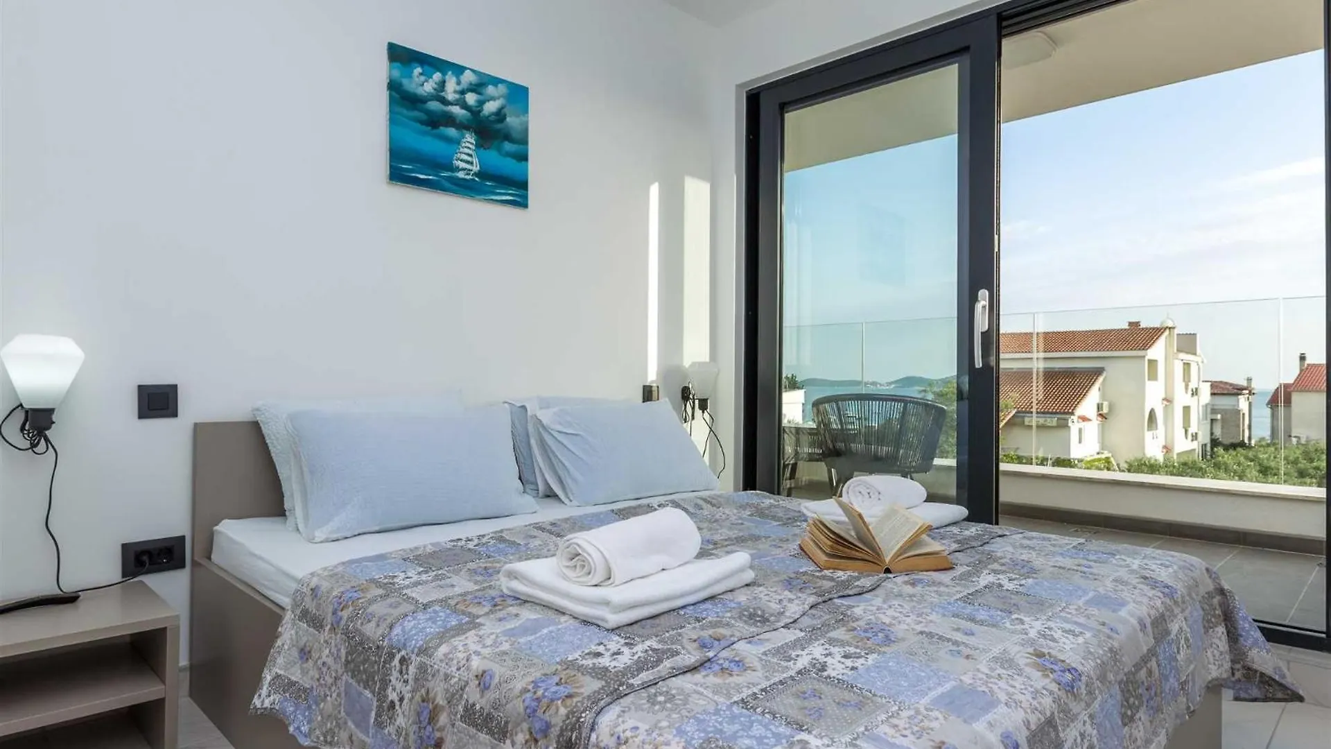 Villa Tuta With Heated Pool, Only 150 M From The Beach Pakostane